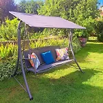 L'atelier, Aire De Loisirs Avec Piscine *
